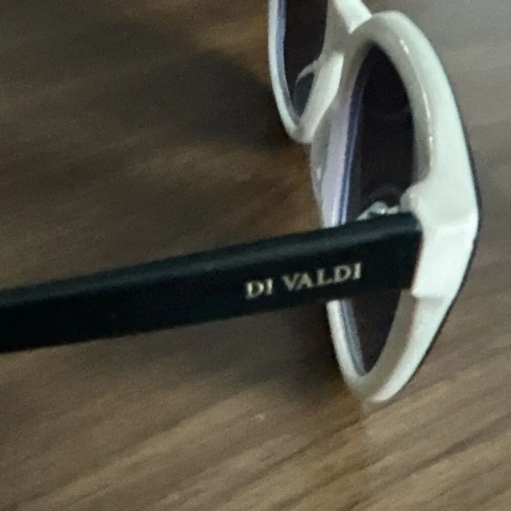 Di Valdi DV0193 Women's Cat Eye Sunglasses Black F Polarized Gradient pre owned